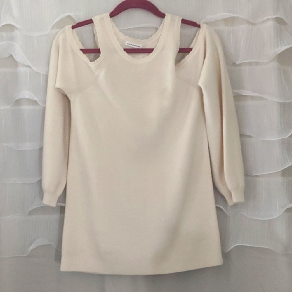 Club Monaco Cold Shoulder cute open shoulder style! Neck and